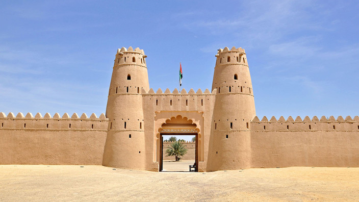 Visite de la ville d'Abu Dhabi et transfert au désert de Liwa.