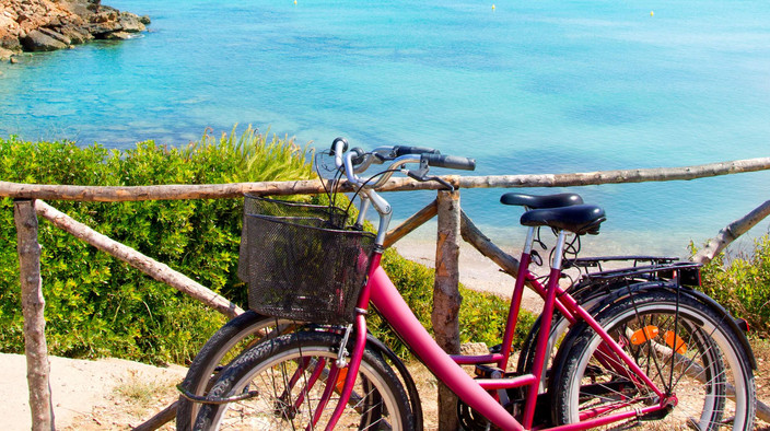Temps libre sur l'île de Santa Cruz à vélo