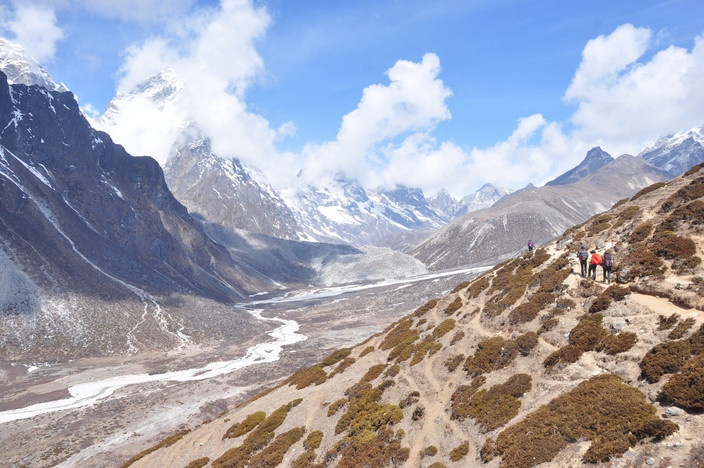 Jour 10 : Randonnée jusqu'à Kalapatthar (5,550m) au lever du soleil et trek jusqu'à Pangboche (3,900 m) Durée : 7-9 heures.