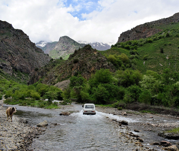Tachkent - Tcharvak - Tachkent  - 180 km