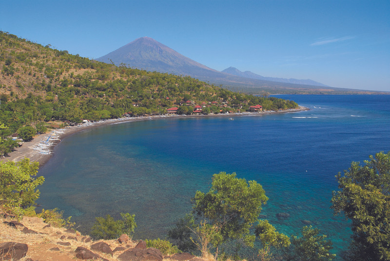 Pemuteran la plage de sable noir ou Amed l ancien village de pecheur
