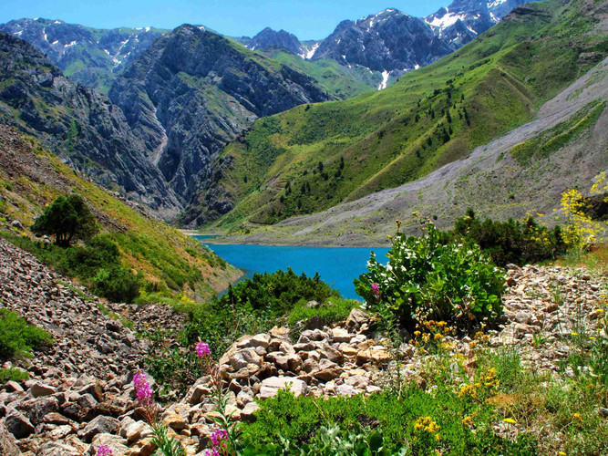 Voyage de trekking au village de Hayat (chaîne de montagnes Nourata)