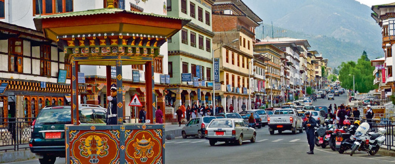 Arrivée à l'aéroport international de Paro et route vers Thimphu