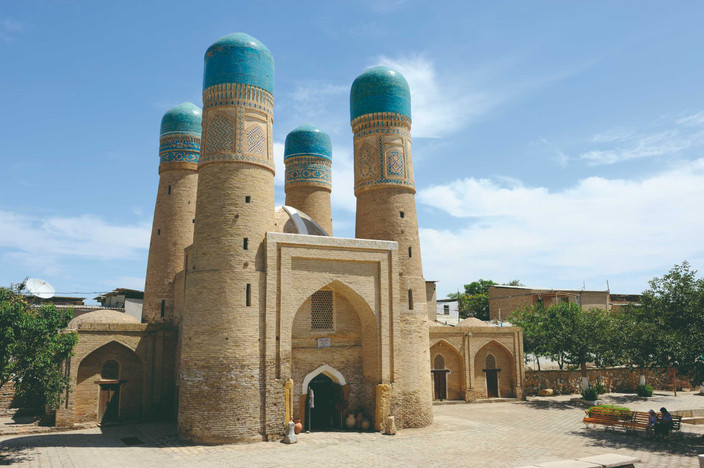 Samarkand-Boukhara (300km, 4-5h).