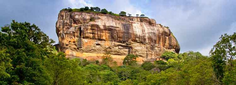 Arrivée et visite de Pinnawala et Sigiriya