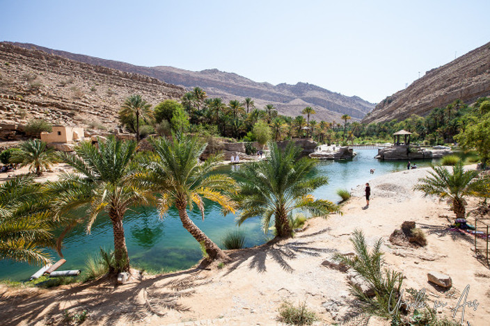 Explore o deslumbrante vale de Wadi Bani Khalid