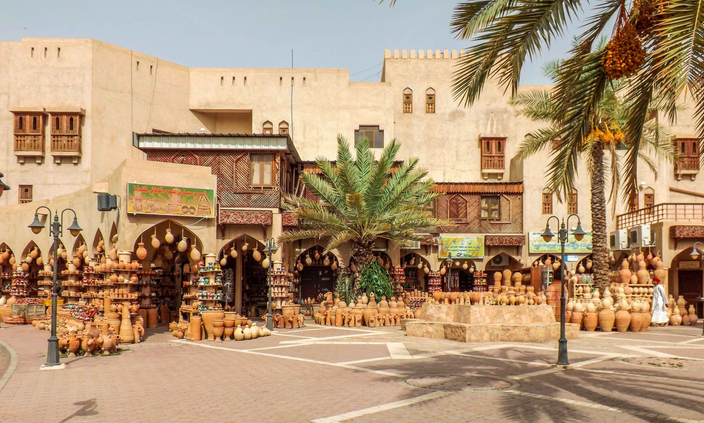 Nizwa Tour – Jibreen Castle – Nizwa Souq 🏰🛍️🐄