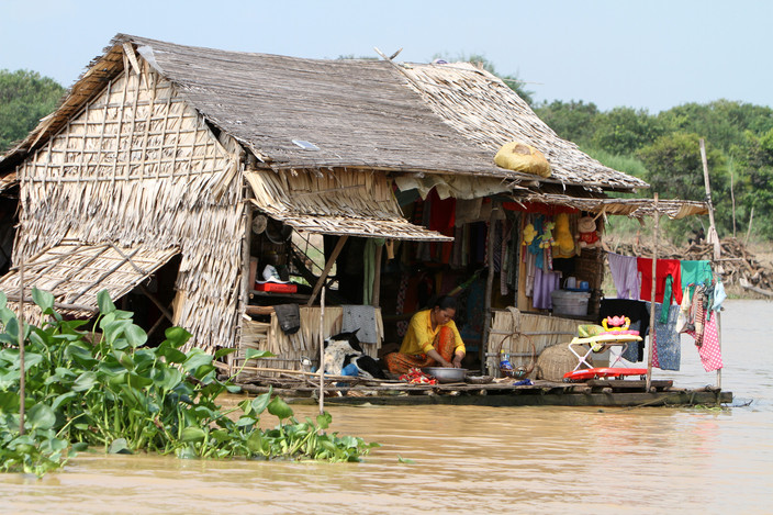 Envol vers Siem Reap et visite de village flottant sur le lac Tonlé Sap