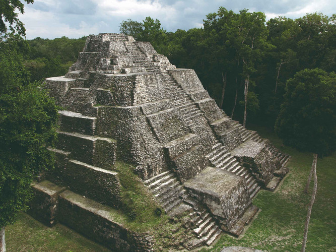 Découverte de Yaxha