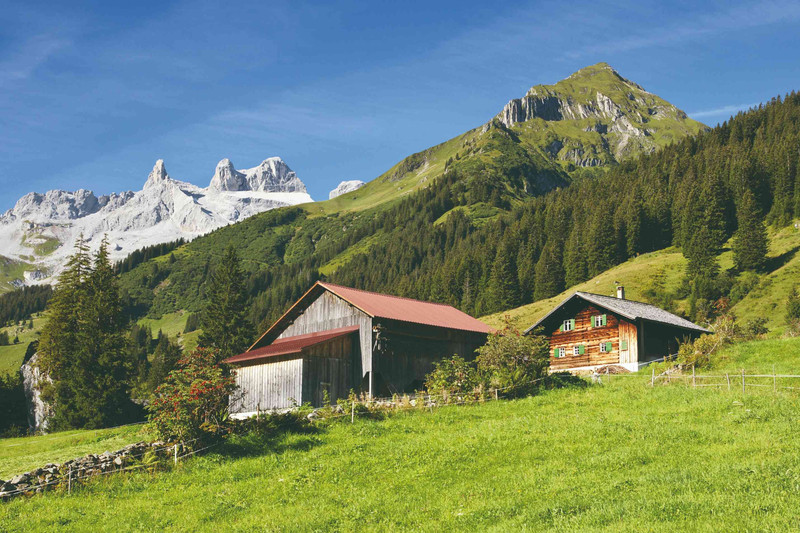 Les alpages enneigés de Sibratsgfall