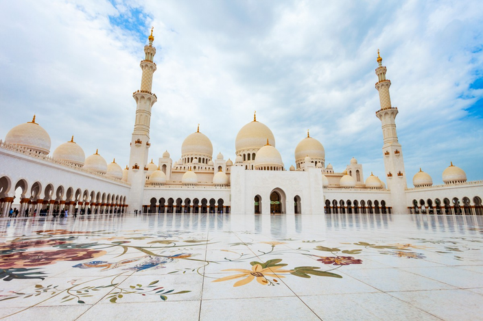City Tour em Abu Dhabi – Mesquita Sheikh Zayed, Louvre & Qasr Al Watan 🕌🏛️🏰