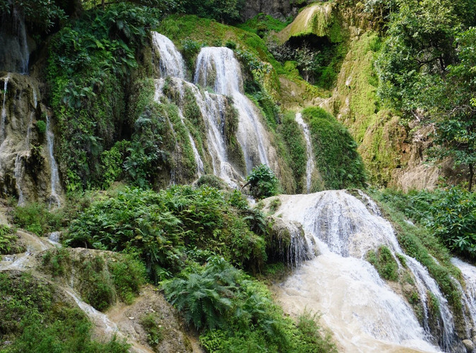 Exploration des chutes d'eau d'Erawan et nuit en hôtel flottant