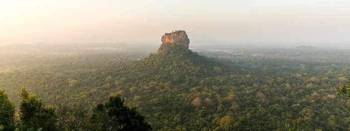 Rocher de Sigiriya et Hiriwaduna