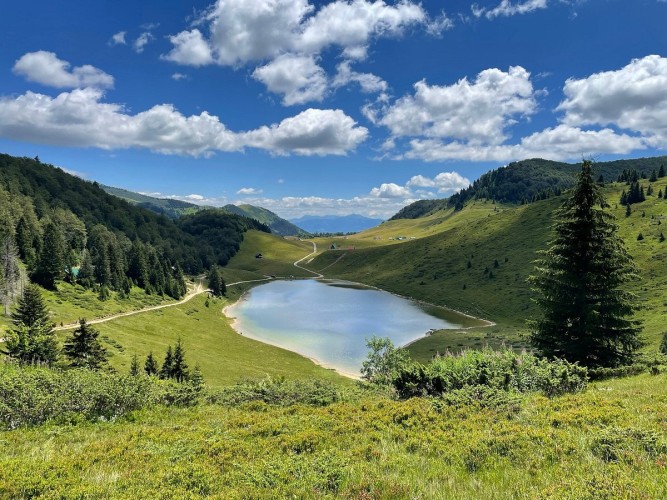 Wandeling langs de meren van Bjelasica
