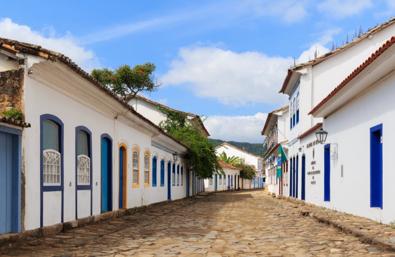 249135-paraty-dans-les-rues-de-paraty