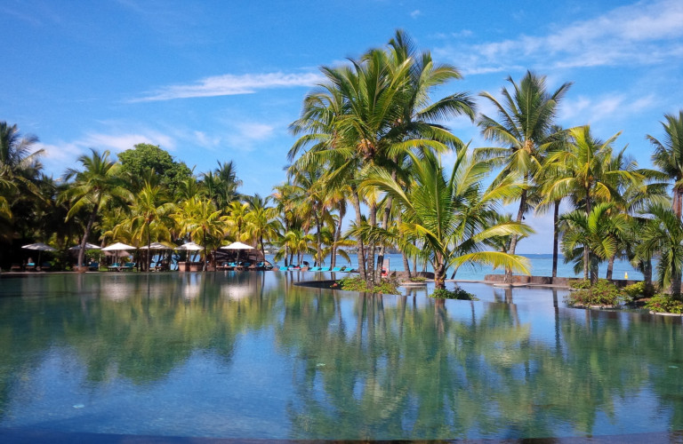 piscine-dun-hotel-de-luxe-c-cathyline-dairin-1