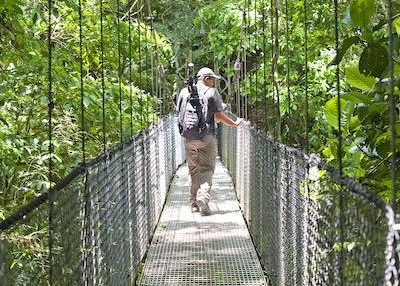 Ponts suspendus et eaux thermales