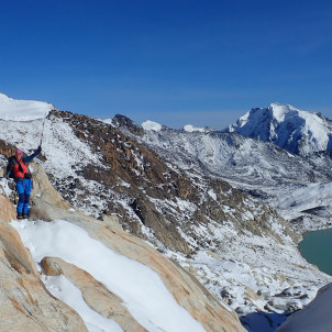 Escalada en roca y pico de trekking